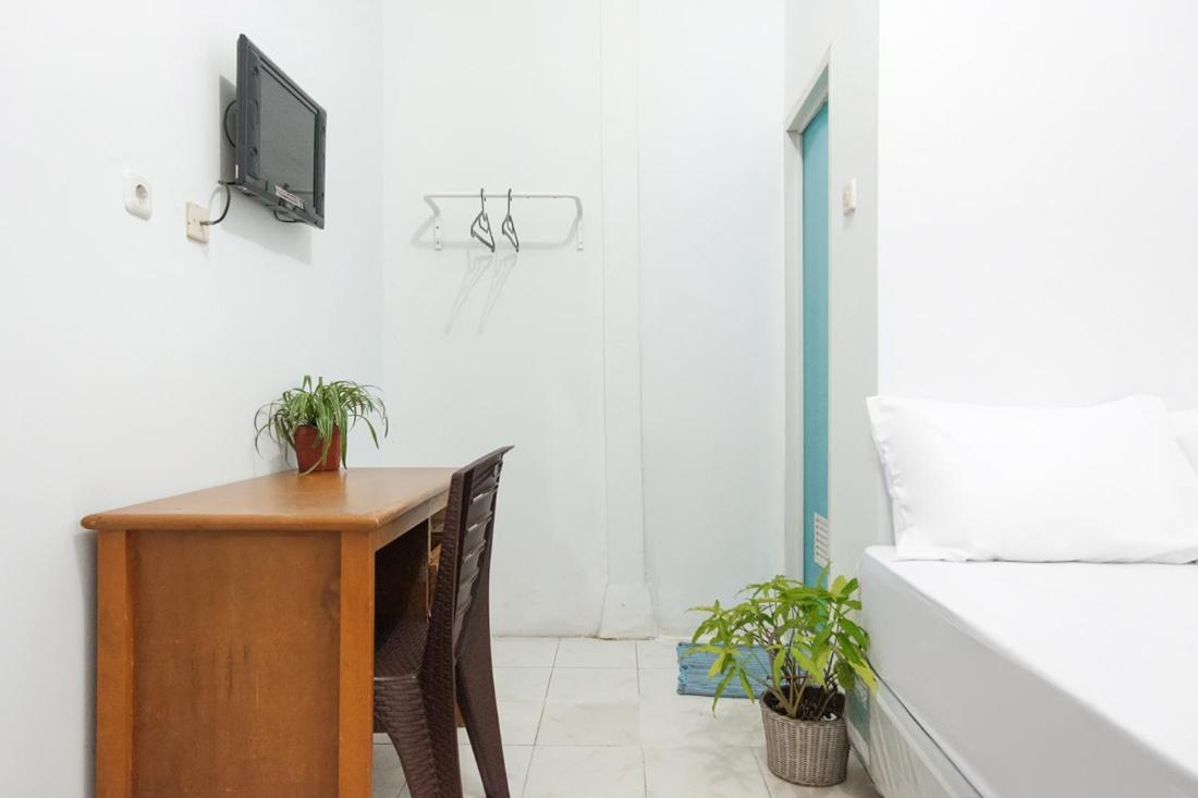 Gasthuis Twospaces Living At Kost 40, Kuningan